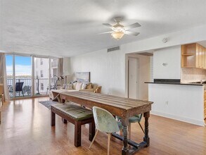 10350 W Bay Harbor Dr in Miami Beach, FL - Foto de edificio - Building Photo