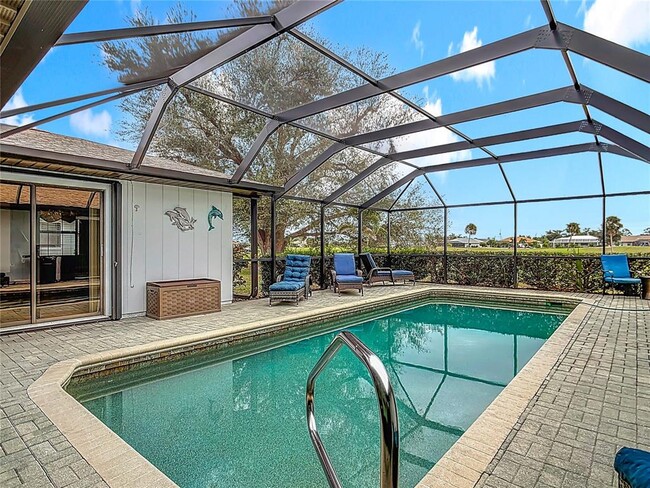 290 Rotonda Cir in Rotonda West, FL - Building Photo - Building Photo