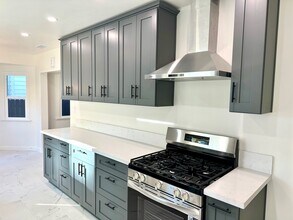 7360 Hesperia Ave in Los Angeles, CA - Building Photo - Building Photo