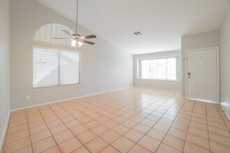 6566 E Fox St in Mesa, AZ - Foto de edificio - Building Photo