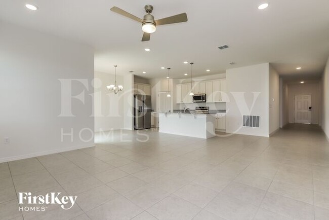 523 Crown Rose Dr in Eagle Lake, FL - Building Photo - Building Photo