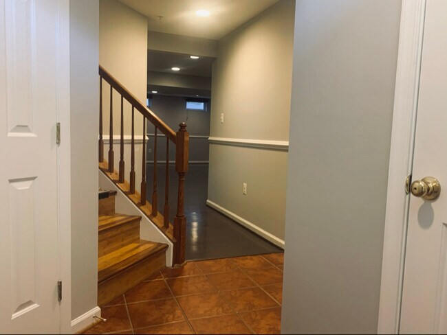 6520 Landing Way in Hyattsville, MD - Foto de edificio - Building Photo