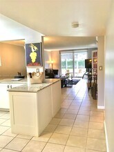 9410 N Hollybrook Lake Dr in Pembroke Pines, FL - Building Photo - Building Photo