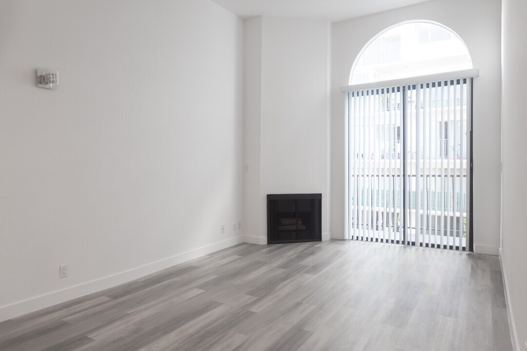1823 Grace in Hollywood, CA - Building Photo