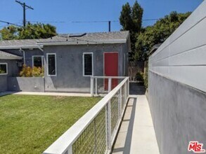 7851 Airlane Ave in Los Angeles, CA - Building Photo - Building Photo