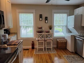 352 Chandler St, Unit 1 in Worcester, MA - Building Photo - Building Photo