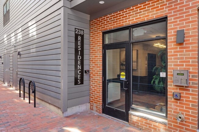 238 Deer St in Portsmouth, NH - Building Photo - Building Photo