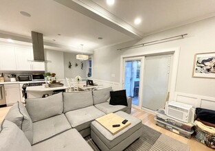 108 Buttonwood St, Unit 1 in Boston, MA - Building Photo - Building Photo