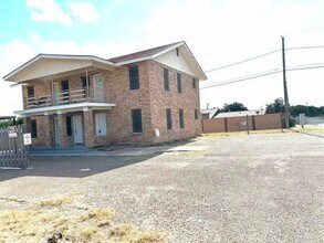 33 Jackson St in Zapata, TX - Building Photo - Building Photo