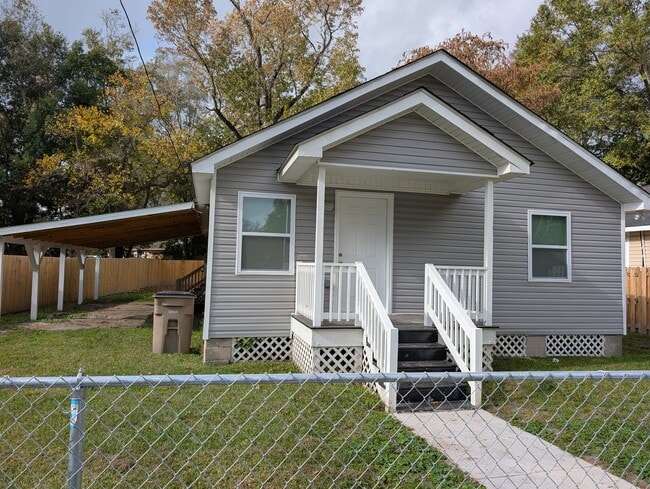 property at 809 Welworth St