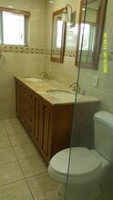 215 Entrada Dr in Hollywood, FL - Building Photo - Building Photo