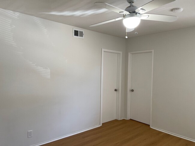 7127 Whitaker Ave in Los Angeles, CA - Building Photo - Building Photo