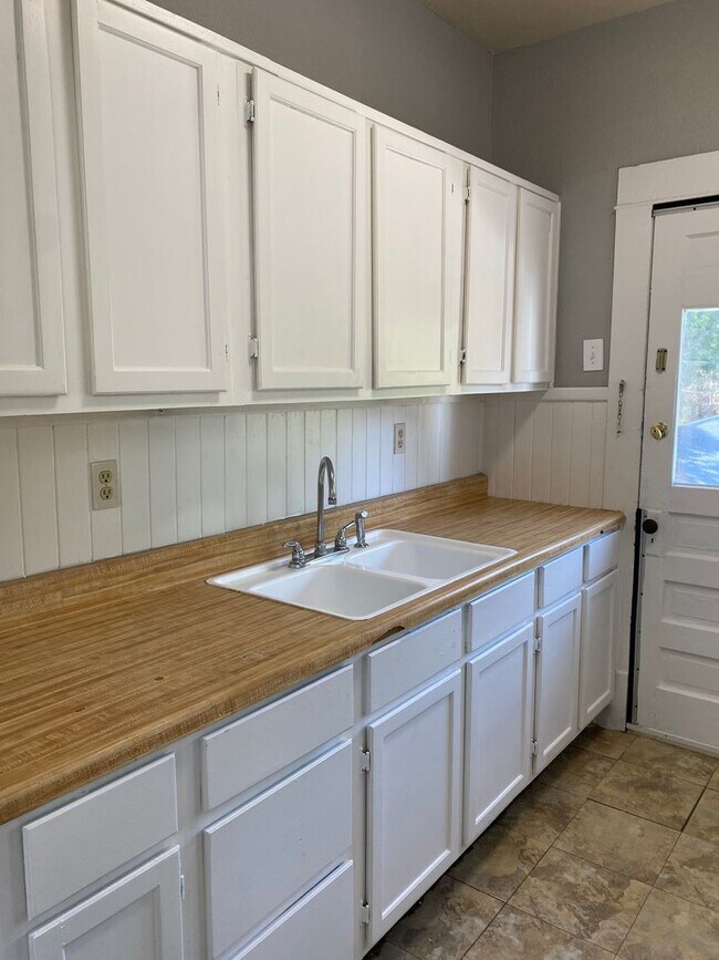 531 Cedar St in San Antonio, TX - Building Photo - Building Photo