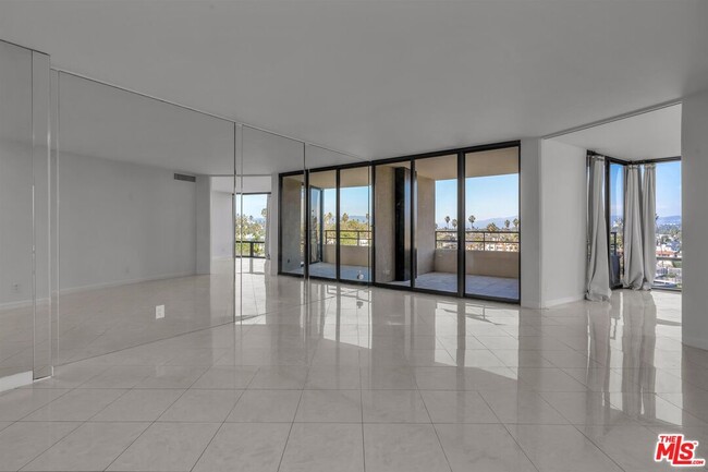 4316 Marina City Dr, Unit A Rare Brilliant in Marina Del Rey, CA - Building Photo - Building Photo