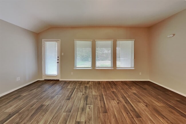 7139 St Kitts Dr in Panorama Village, TX - Building Photo - Building Photo