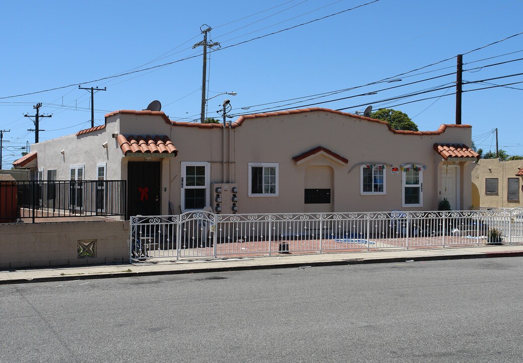 190-196 W Harrison Ave in Ventura, CA - Building Photo