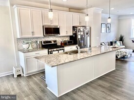 14327 Summit View Ln in Rockville, MD - Building Photo