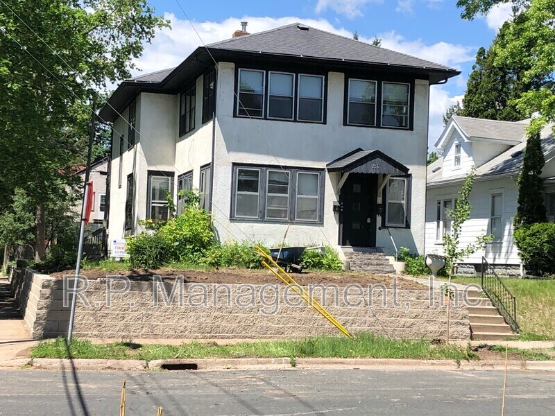 256 Russell Ave S in Minneapolis, MN - Building Photo