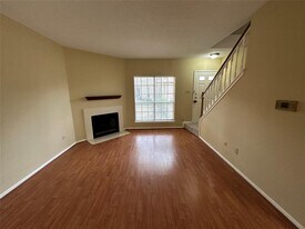 7575 Cambridge St in Houston, TX - Building Photo