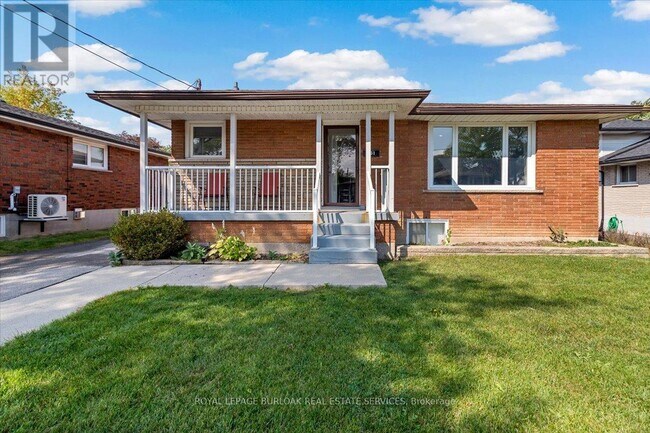 161 Hoover Crescent in Hamilton, ON - Building Photo - Building Photo