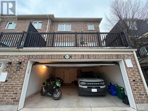 3045 George Savage Ave in Oakville, ON - Building Photo - Building Photo