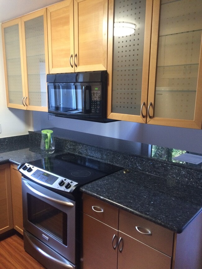 1622 Oxford St, Unit 5W