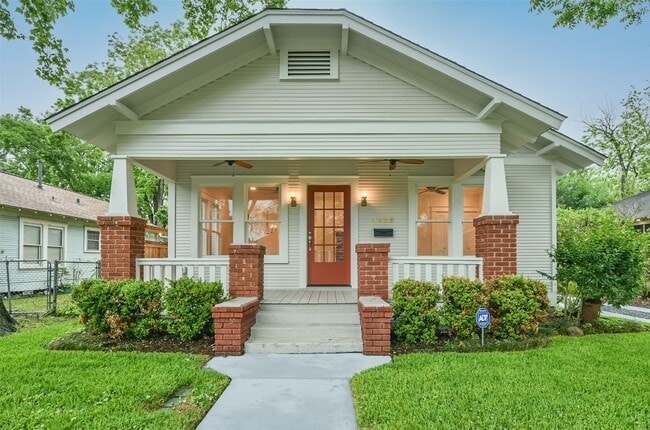 property at 4022 Oakridge St