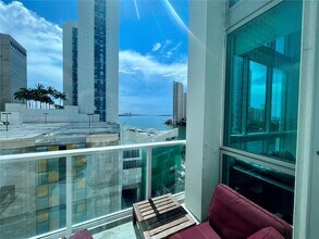 300 S Biscayne Blvd, Unit Loft 1028 in Miami, FL - Building Photo - Building Photo