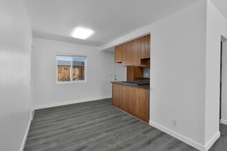 13383 Mohawk Rd in Apple Valley, CA - Foto de edificio - Building Photo