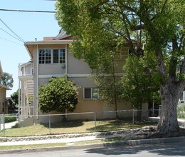 525 N Raymond Ave in Pasadena, CA - Foto de edificio - Building Photo