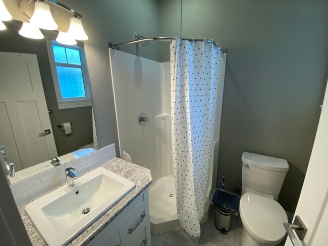 340 Harewood Rd in Nanaimo, BC - Building Photo - Building Photo