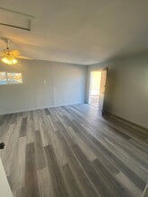 220 E 68th St in Long Beach, CA - Building Photo - Building Photo