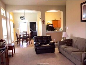 2810 Silver Oak Dr in College Station, TX - Foto de edificio - Building Photo