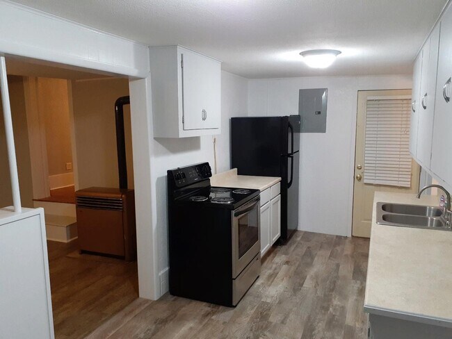 330 Gwinn Ave, Unit 1