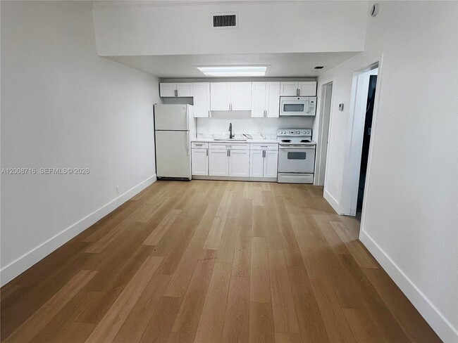 7124 Southgate Blvd in Tamarac, FL - Building Photo - Building Photo