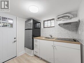 727 Rhodes Ave in Toronto, ON - Building Photo - Building Photo