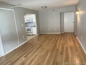 330 Blake St in New Haven, CT - Building Photo - Building Photo