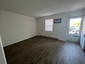3602 Greensboro St, Unit D in Greensboro, NC - Building Photo - Building Photo