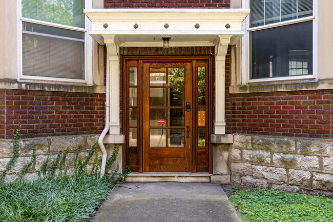 Cavalier Apartments in Louisville, KY - Building Photo - Building Photo