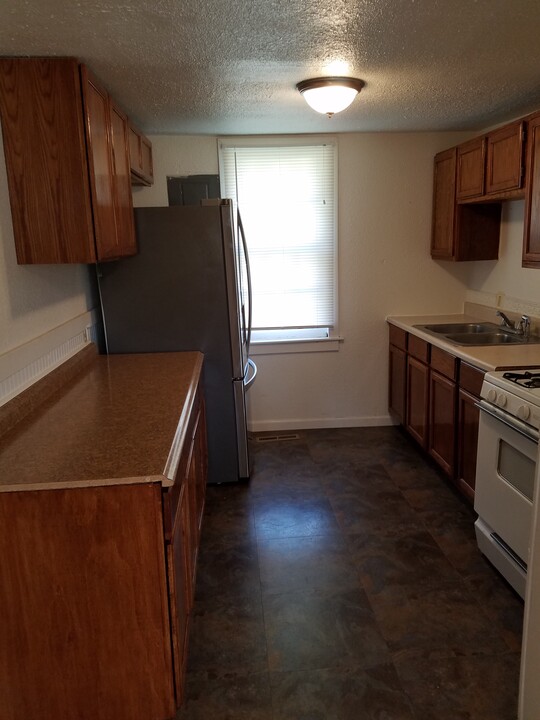 211 7th St in Ogden, KS - Building Photo