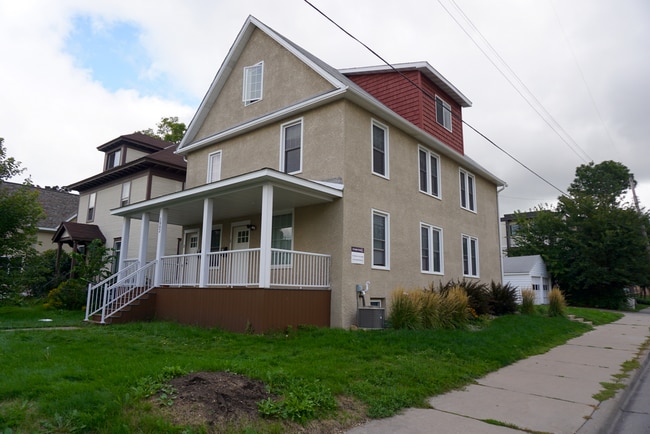 1002 13th Ave SE in Minneapolis, MN - Building Photo - Building Photo