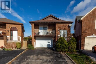 949 Hampstead Ct in Mississauga, ON - Building Photo - Building Photo