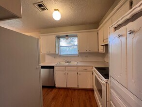 1220 E Brooks St in Norman, OK - Building Photo - Building Photo