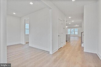 42779 Cannon Chapel Dr in Leesburg, VA - Building Photo - Building Photo