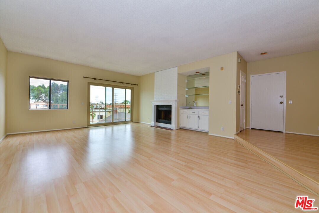 1807 Corinth Ave in Los Angeles, CA - Building Photo