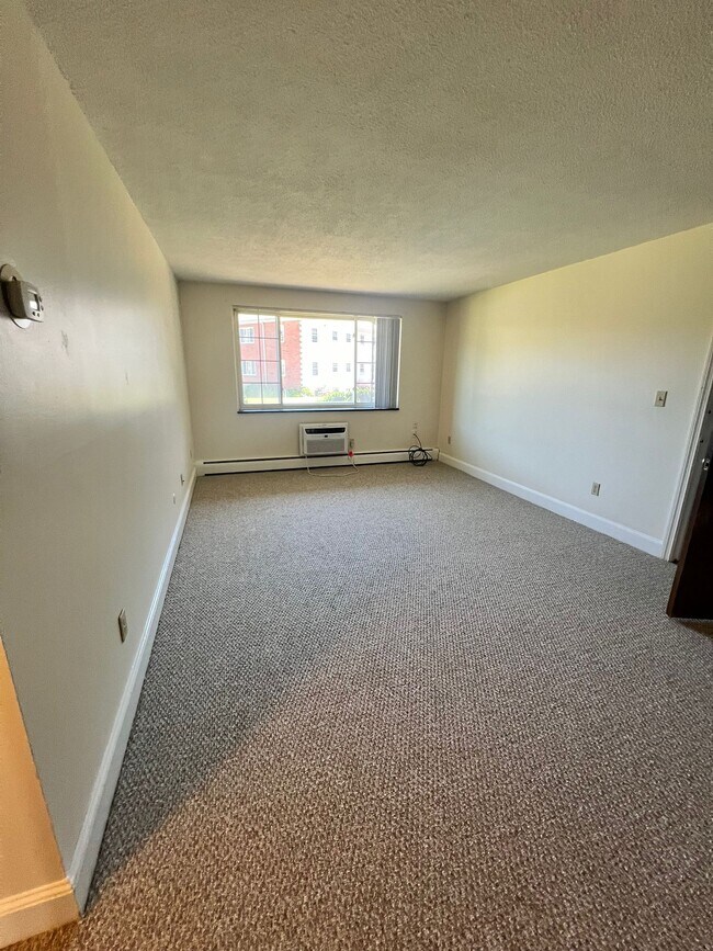 1 Brattle Dr, Unit 1 in Arlington, MA - Building Photo - Building Photo