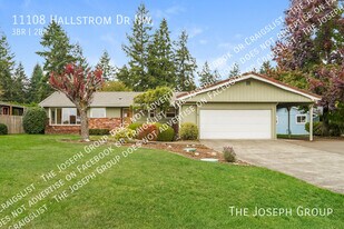 11108 Hallstrom Dr NW in Gig Harbor, WA - Building Photo