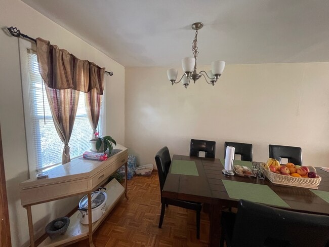 7040 Meadowbrook Ln in Hanover Park, IL - Foto de edificio - Building Photo