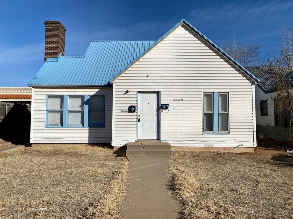 2220 15th St in Lubbock, TX - Building Photo