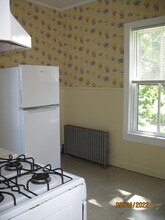 461 High St, Unit Apartment B in South Kingstown, RI - Building Photo - Building Photo